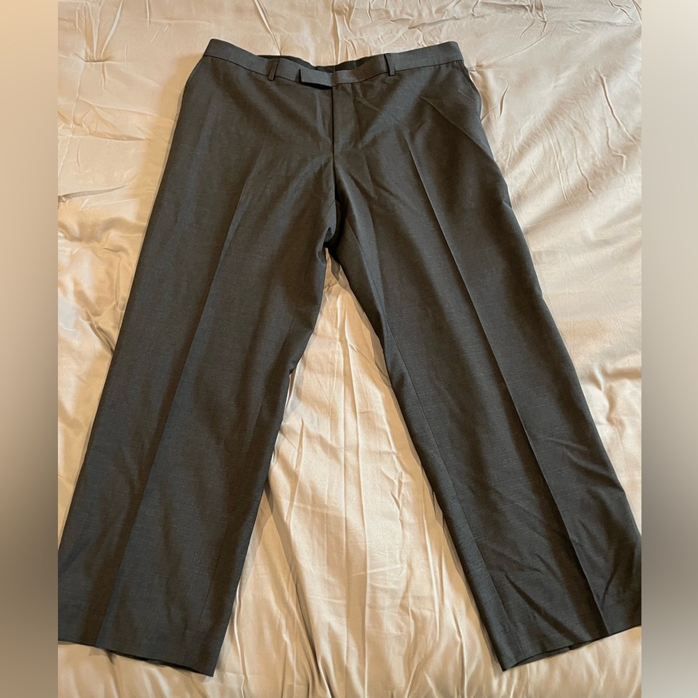 Men’s Hugo Boss charcoal dress pants 40R